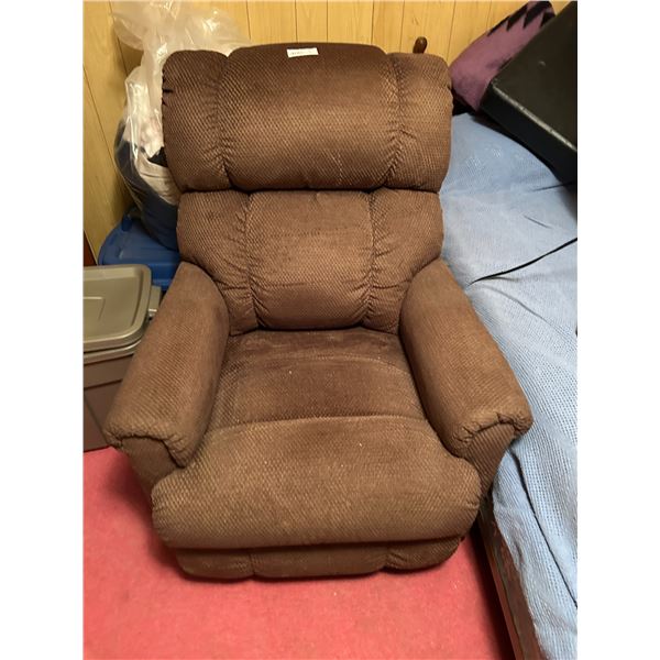 Well Loved Lazy Boy Chair 32D 27W 43H