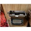 Image 1 : Underwood Vintage Typewriter Made In Canada