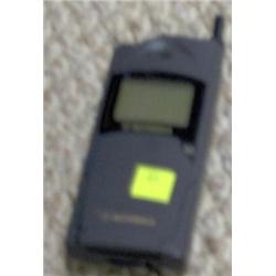 MOTOROLA CELL PHONE