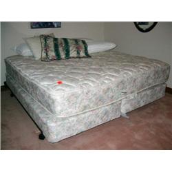 King bed w/mattress & box springs