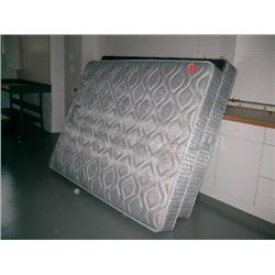 Sealy Posturpedic Queen bed set