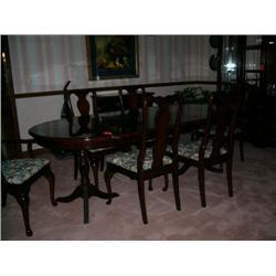 mahogany dining room table w leaves and six needle