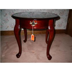 24" Round mahogany lamp table w/drawer