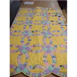 Old Hand quilted Wedding Ring quilt 88' X 72"