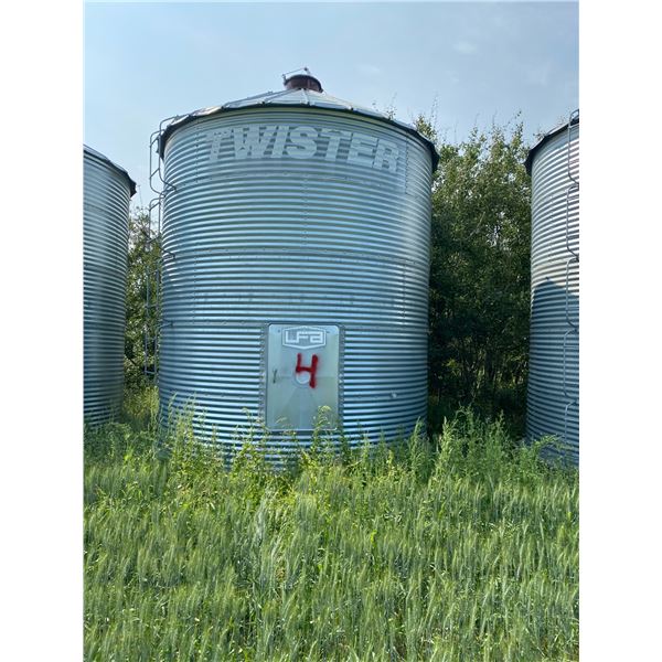 Group Lot #1-21- Twister 6- Ring, Wood floor. Located: 553075 RR 181 Ph. Theodore (587) 990-6264