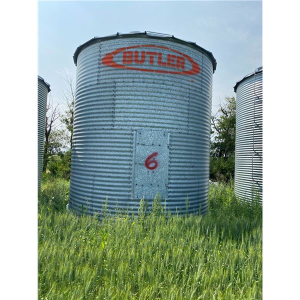 Group Lot #1-21- Butler 6- Ring, Wood floor. Located: 553075 RR 181 Ph. Theodore (587) 990-6264