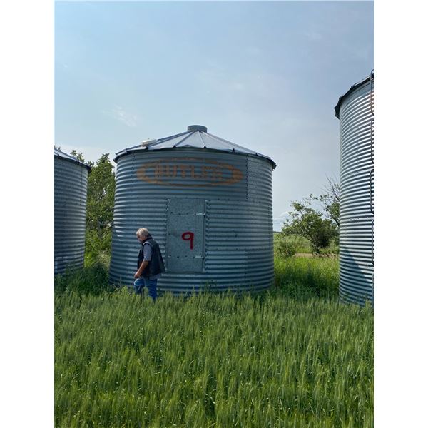 Group Lot #1-21- Butler 3- Ring, Wood floor. Located: 553075 RR 181 Ph. Theodore (587) 990-6264