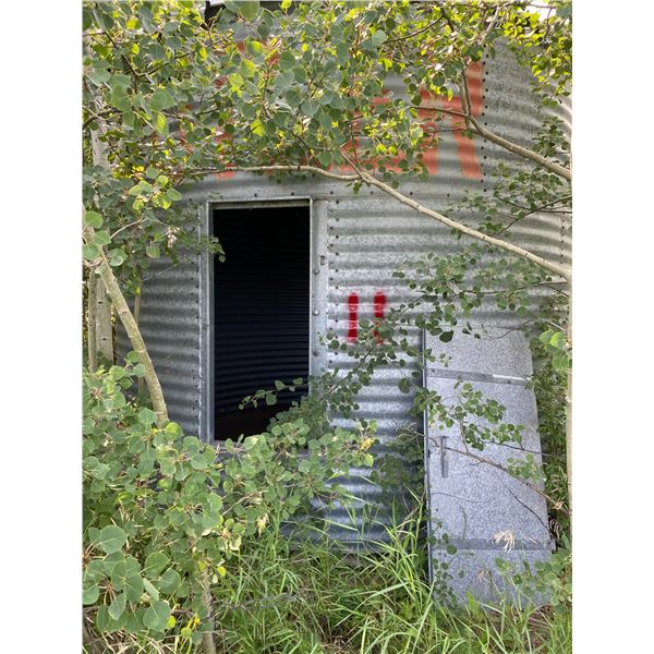 Group Lot #1-21- Butler 3- Ring, Wood floor. Located: 553075 RR 181 Ph. Theodore (587) 990-6264