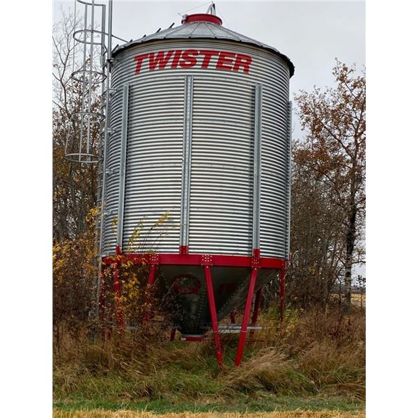 Group Lot #1-21- Twister Hopper btm, #HB13-1596, 5- Ring c/w ladder & opener. Located 1-mile S on RR