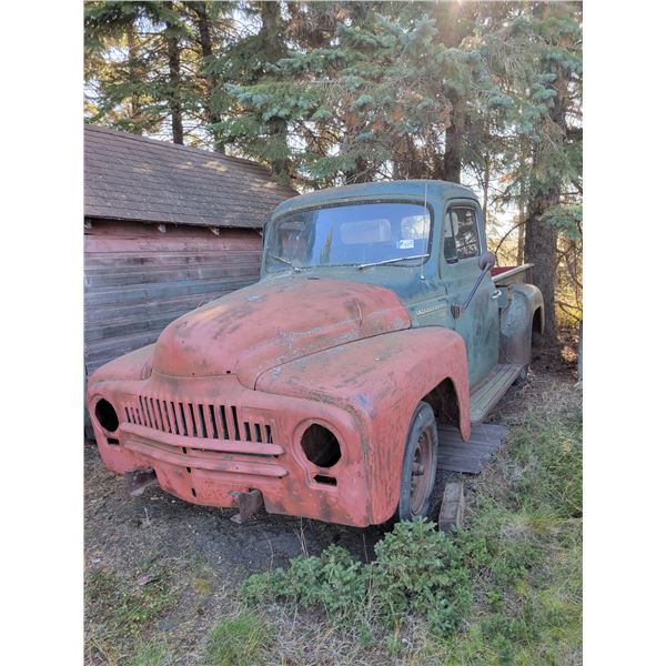 1950s IH Truck, Model L-110, #12257, very good body, looks like it should run, it would be a worth w