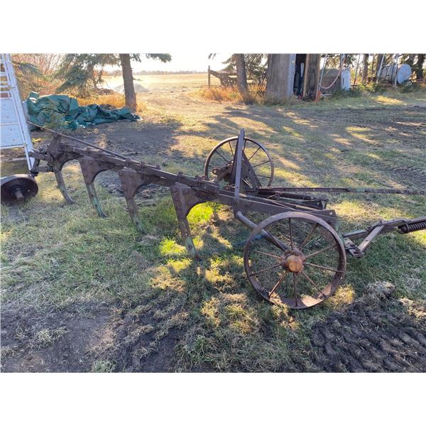 JD 4 btm plow on steel