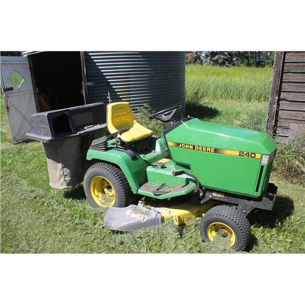 JD 240 c/w mower & rear bagger (running)