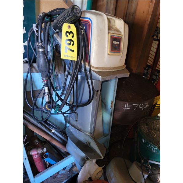 Evinrude 15 Hp motor & tank