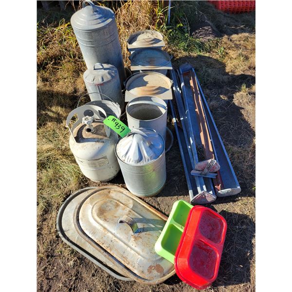 Feeders, pails, 2- lids