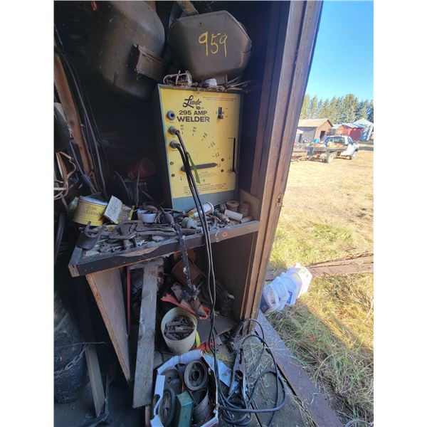 Linde 295 amp welder c/w helmets & misc. on table & carbon arc