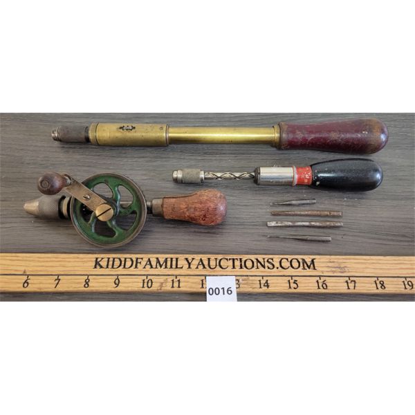 LOT OF 3 - 2 YANKEE SCREWDRIVERS NO. 31A & 133H W/ 7 1/2 INCH ROTARY HAND DRILL
