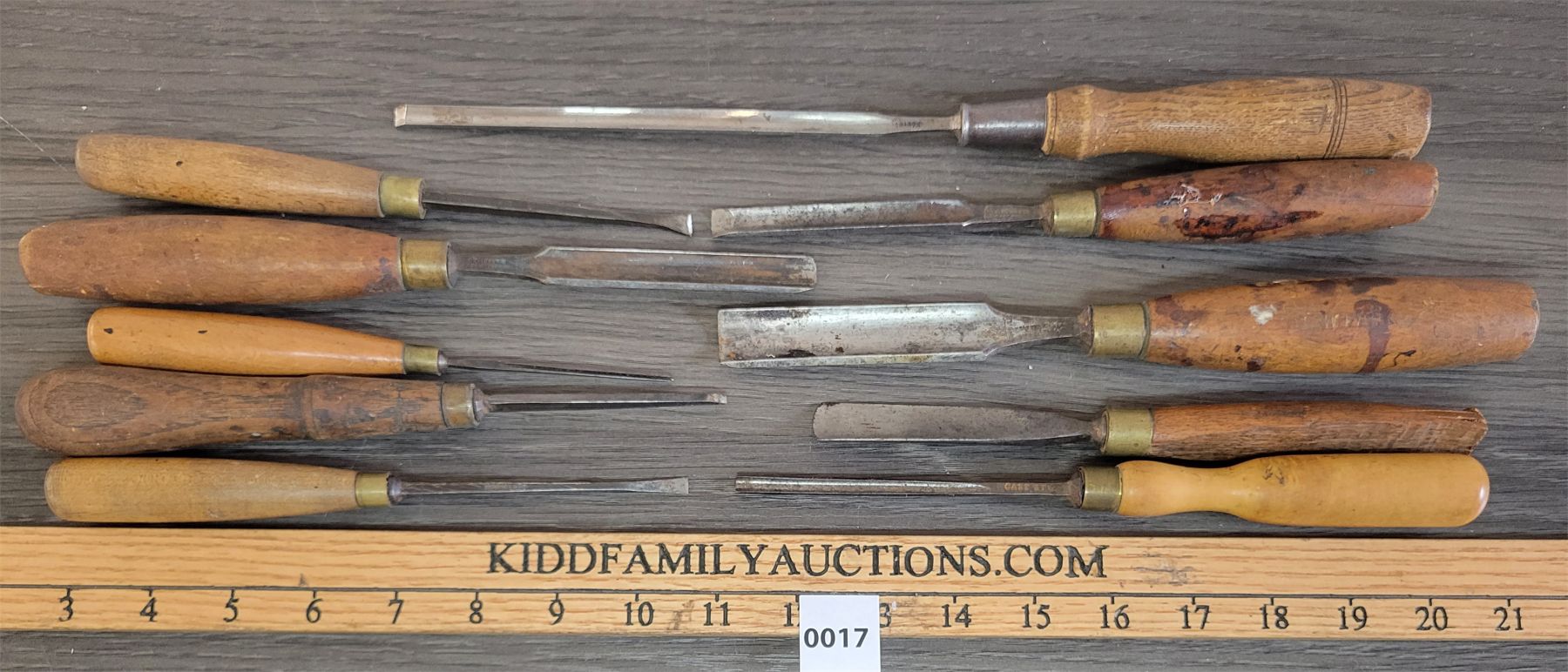 LOT OF 10 CARVING CHISELS & GOUGES INCL MARPLES & HOWARTH