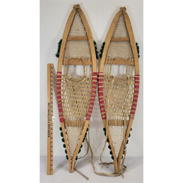 PAIR OF SNOWSHOES