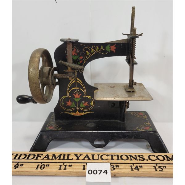 ANTIQUE CHILD'S SEWING MACHINE
