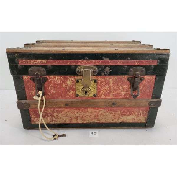 SMALL CORBIN TRUNK W/ KEY