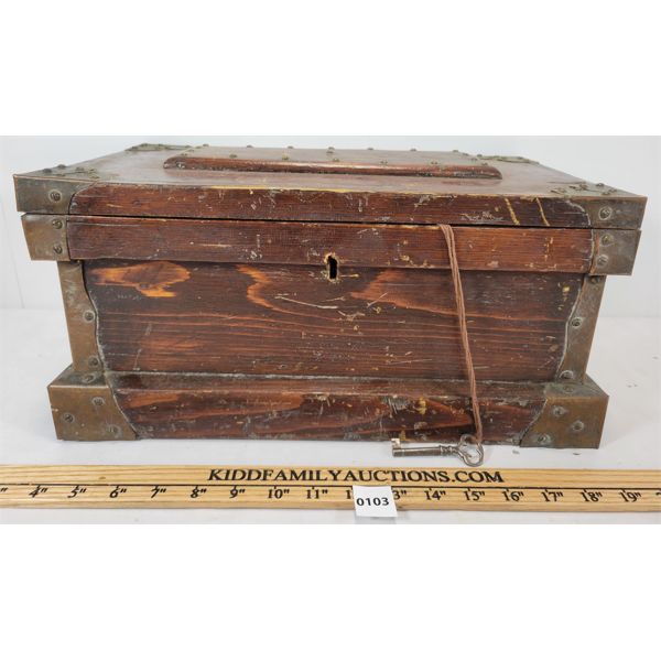 SMALL ANTIQUE TRUNK W/ KEY