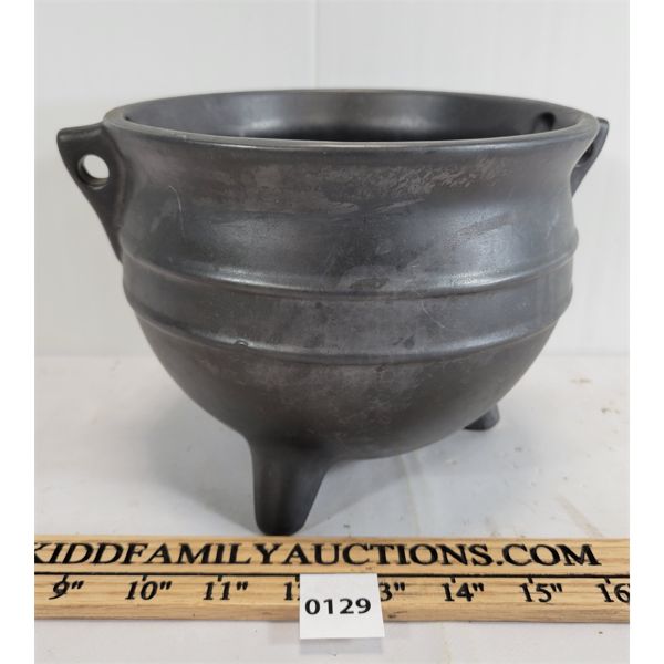 BEAUCE QUEBEC FOOTED POT