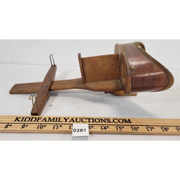 THE SATURN STEREOSCOPE VIEWER