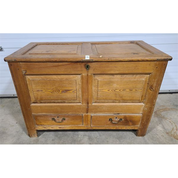 QUEBEC ELM BLANKET CHEST