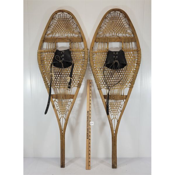 PAIR OF 44IN SNOWSHOES