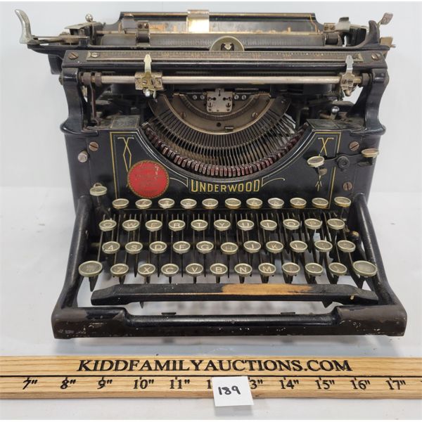 ANTIQUE UNDERWOOD TYPEWRITER 