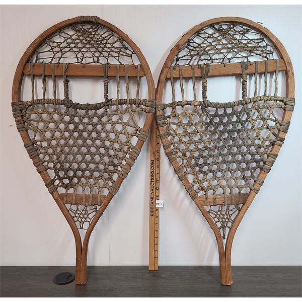 PAIR OF SNOWSHOES