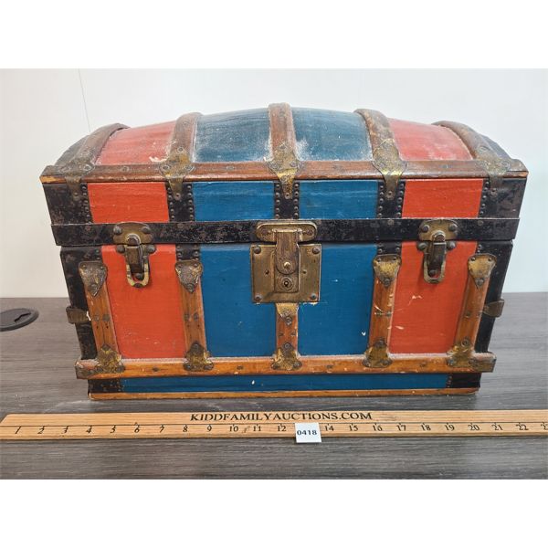 SMALL DOME TOP STEAMER TRUNK W/ COMPARTMENTS