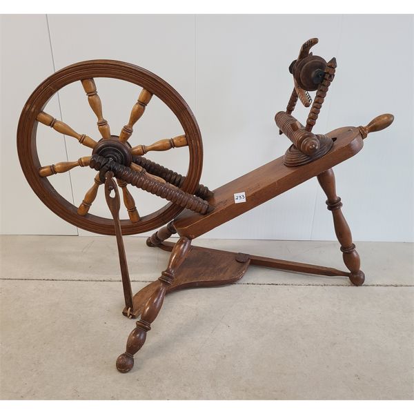 WALNUT SPINNING WHEEL