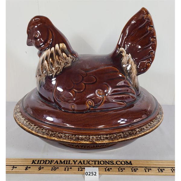 HULL POTTERY CHICKEN ROASTING POT