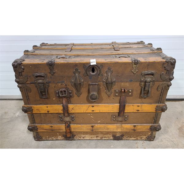 FLAT TOP STEAMER TRUNK Kidd Family Auctions