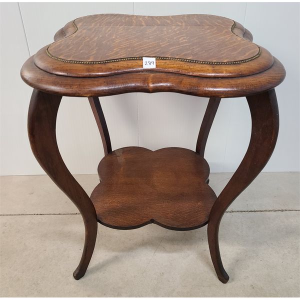 CLOVER STYLE CORNER TABLE