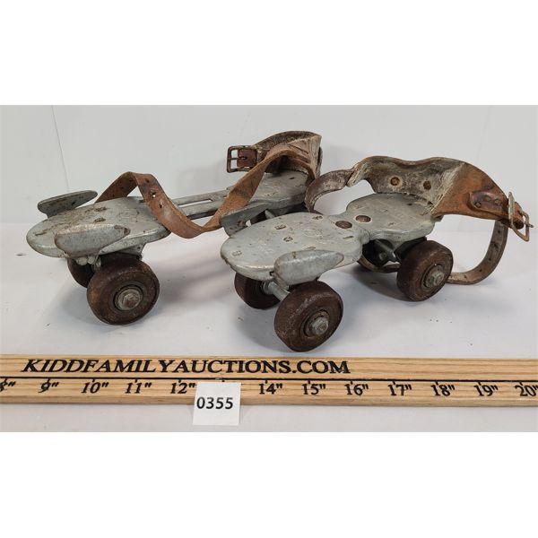 PAIR OF METAL ADJUSTABLE SUNSHINE ROLLER SKATES