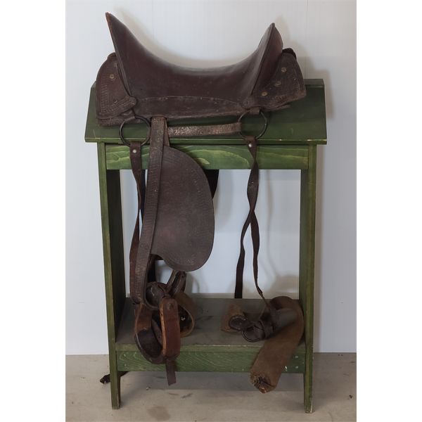 AUSTRALIAN WESTERN (?) SADDLE W/ LEATHER STIRRUPS