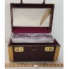 Image 6 : LOT OF 2 - DOMINION LUGGAGE SUITCASE & VANITY COSMETIC TRUNK