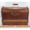 Image 8 : SINGER SEWING MACHINE W/ CASE & KEY