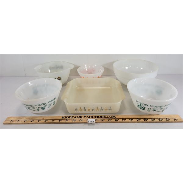 LOT OF 6 - FEDERAL & FIRE KING MIXING BOWLS & BAKING DISH, ETC. 