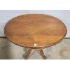 Image 2 : MAPLE EASTLAKE STYLE OVAL OCCASIONAL TABLE