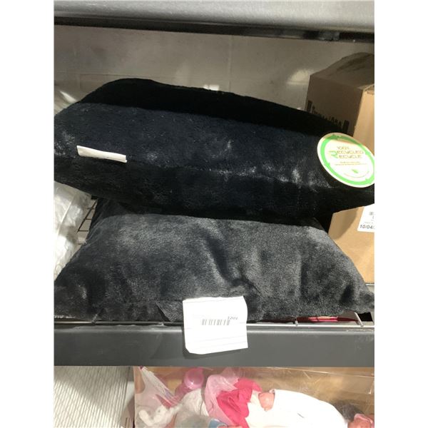 Lot of 2 Black Ultra Plush Throw Pillows by Commonwealth 18x18" - Black