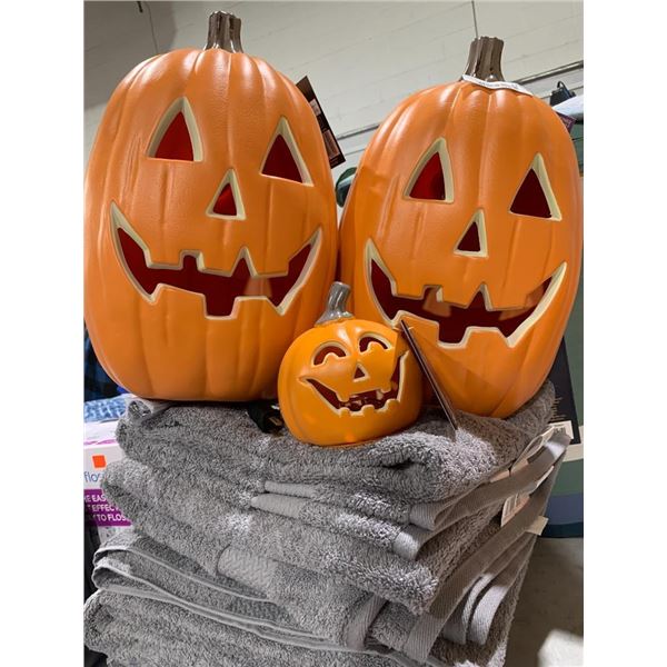 Holiday Living Lot of 3 Pumpkins