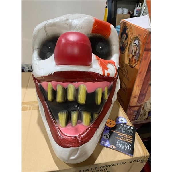 Holiday Living LED Lighted Scary Clown Face 13.97"x 19.68"x12.4"