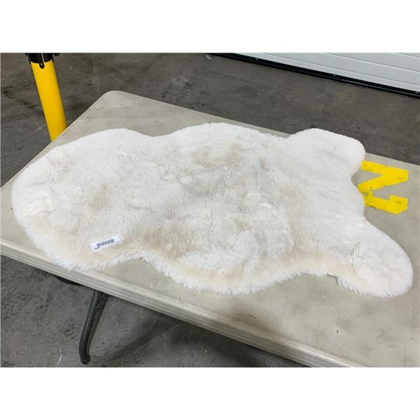 Mon Chateau Luxury Collection Ivory Faux Rur Rug