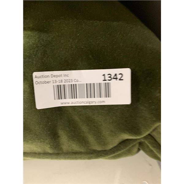 Life Comfort Lot of 2 Green Throw Pillows