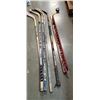 Image 1 : LOT OF HOCKEY STICKS AND HOCKEY STICK SHELF