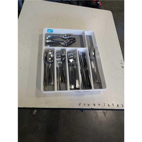 TRAY OF CUTLERY