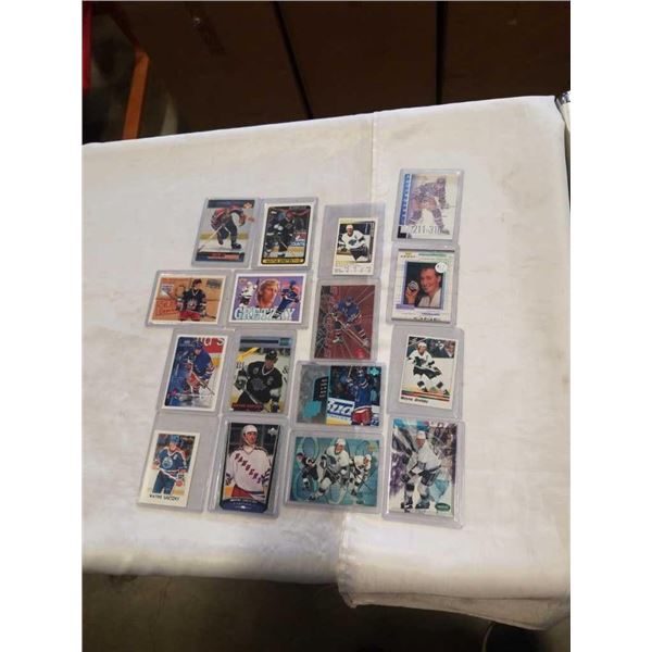 16 COLLECTIBLE WAYNE GRETZKY HOCKEY CARDS